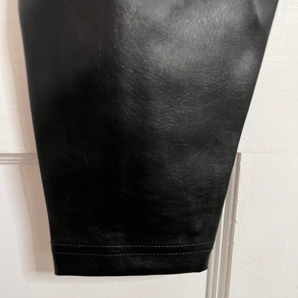 BNWT White House Black Market Vegan Leather Runway Leggings 6P - Picture 4 of 11